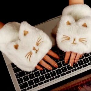 Cute Cat Design Electric Heated Gloves 2000mAh Battery Fingerless Plush Cat